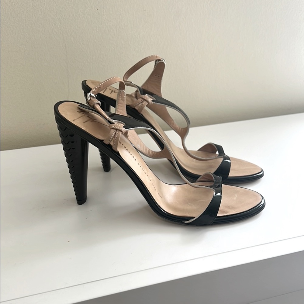 Giuseppe Zanotti Elegant Black Patent leather
 T strap Women's Heels